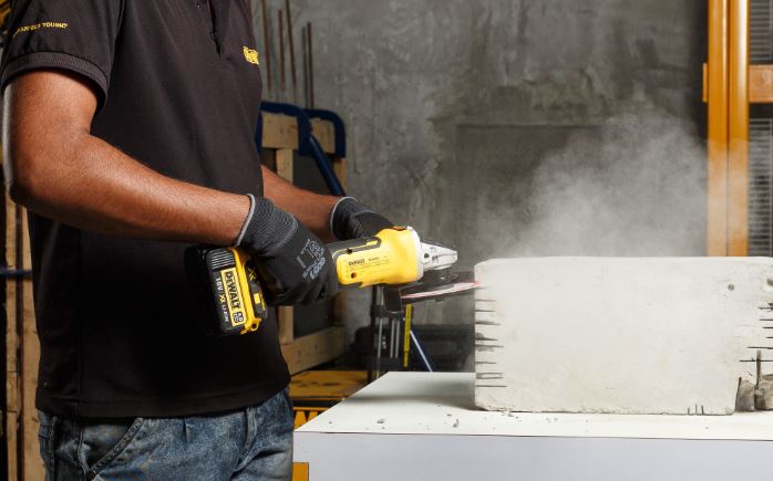 Detalj DeWalt DCG405P2 kutne brusilice